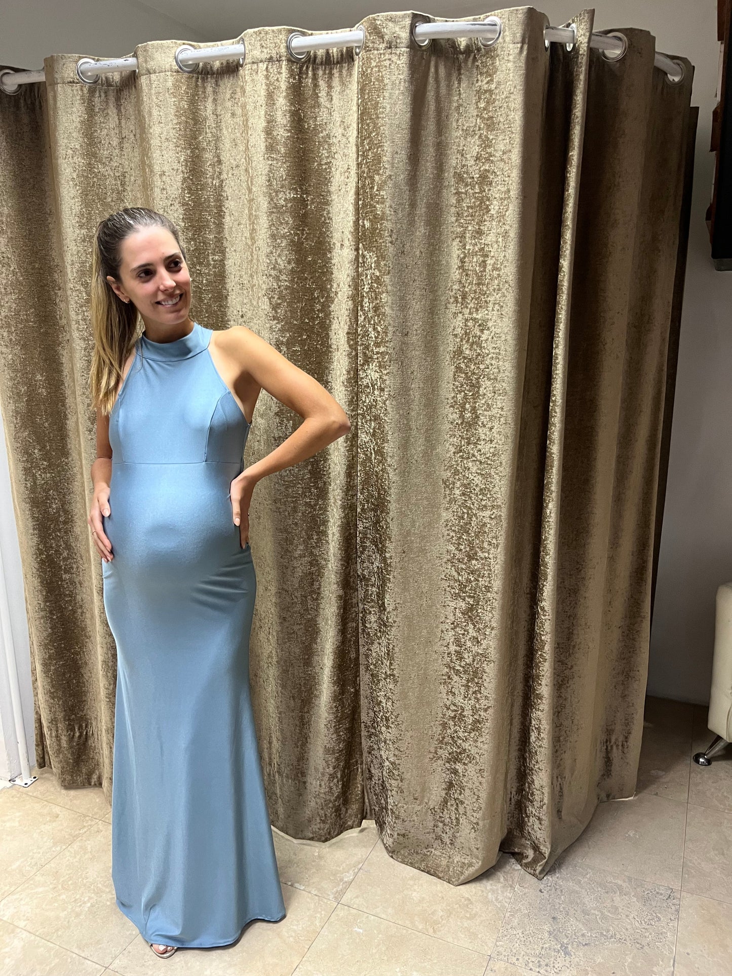 Vestido maternidad Eugenia largo azul polvo brilloso