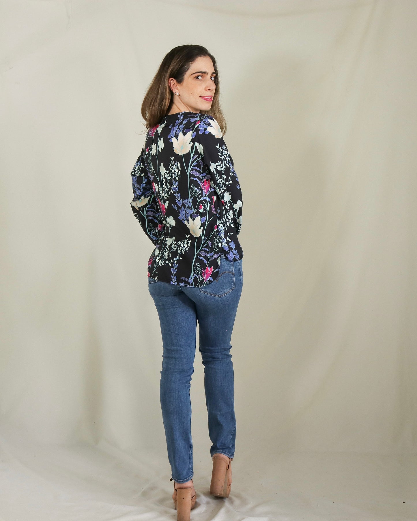 Blusa de lactancia, Ruth negra flores blancas M