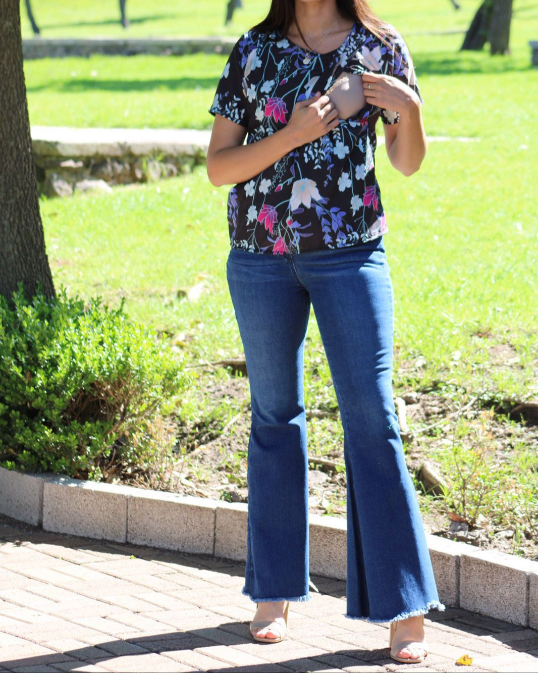 Blusa lactancia esme negra flores blancas CH